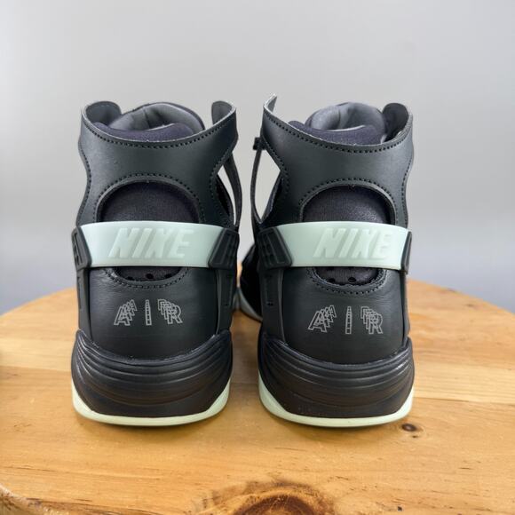 Nike Air Flight Huarache Mens Size 11.5 Dark Smoke Grey Barely Green FJ4839-001 - Picture 4 of 9